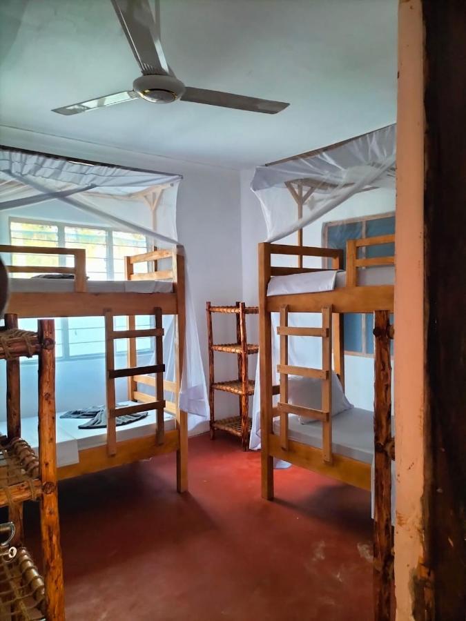 פאג'ה Mambo Leo Hostel מראה חיצוני תמונה